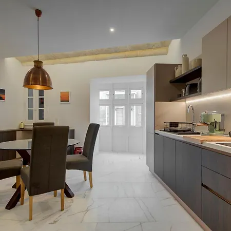 Stylish 1br With Sofabed & Backyard, By 360 Estates