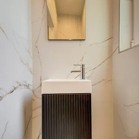 Stylish 1br With Sofabed & Backyard, By 360 Estates Apartman *