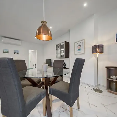 Stylish 1br With Sofabed & Backyard, By 360 Estates *